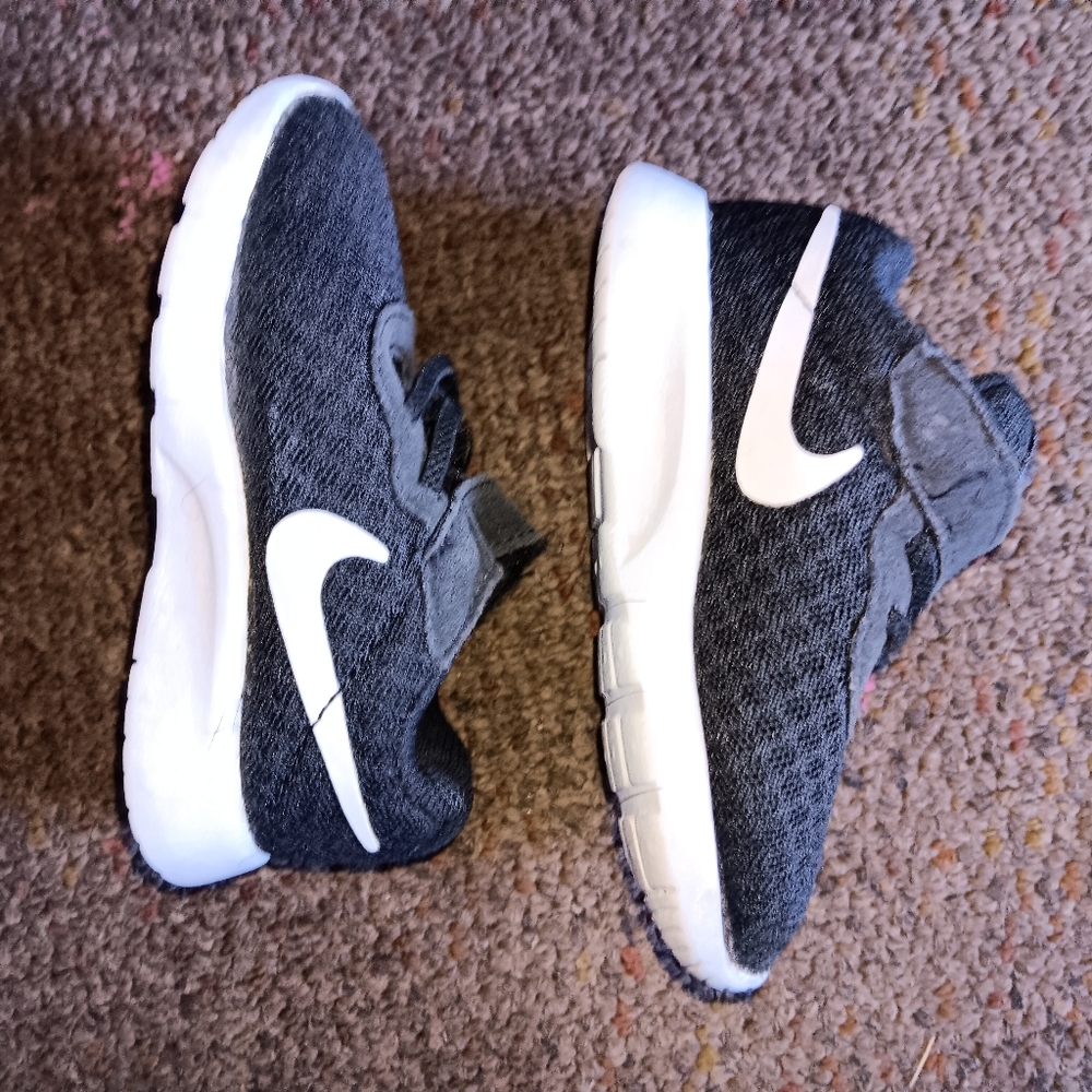 Nike baby shoes black and white size 5c